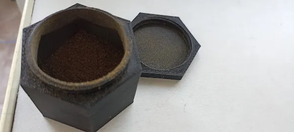 Đồ đựng gia vị hình lục giác với nắp vặn - Image 1