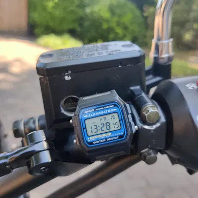 Giá đỡ đồng hồ Casio F-105W cho xe máy