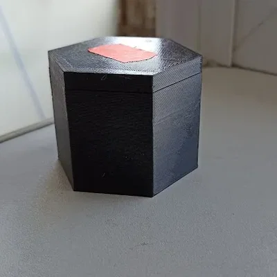 Đồ đựng gia vị hình lục giác với nắp vặn