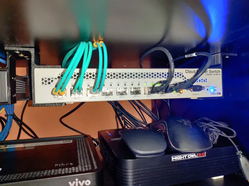 Giá đỡ lắp đặt chuyển mạch Mikrotik CRS309 trên tường hoặc... - Image 3