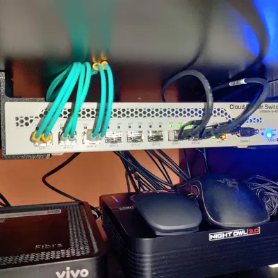 Giá đỡ lắp đặt chuyển mạch Mikrotik CRS309 trên tường hoặc...