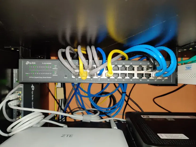 Giá đỡ lắp đặt switch TP-Link SG1024DE trên tường hoặc bàn - Image 3