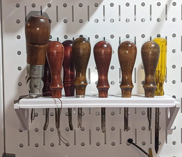 Giá đỡ dụng cụ làm da 12 lỗ Wall Control DDD 3x6 - Image 1