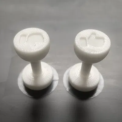 Con dấu đơn giản với biểu tượng tay và ngón tay cái lên/xuống