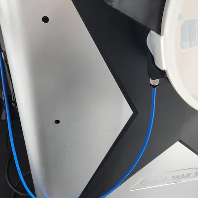 Giá đỡ bên cho việc nạp filament dễ dàng trên Qidi X-Max 3