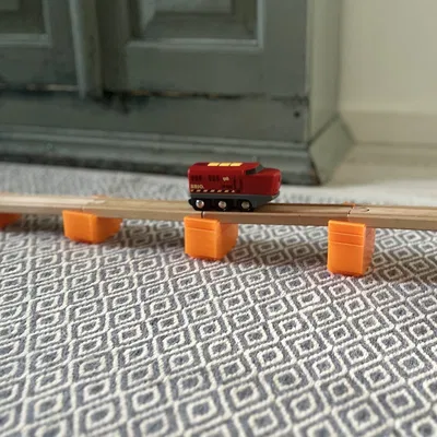 Giá đỡ dần cho đường ray tàu gỗ Brio/Ikea