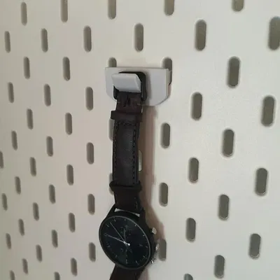 Giá đỡ đồng hồ Ikea Skadis với móc treo tiện lợi