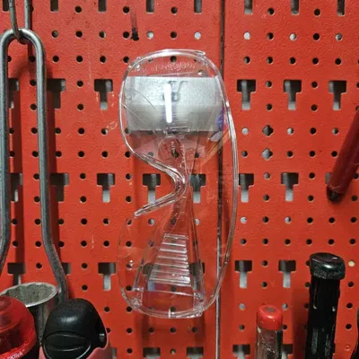 Giá đỡ kính bảo hộ 3M™ VISCC1 gắn tường lưu trữ