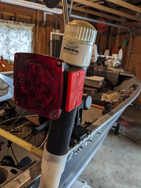 Nắp đèn bên cho cụm đèn hậu xe kéo thuyền - Image 1