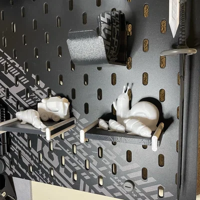 Giá đỡ bên cho kệ Skadis được thiết kế lại