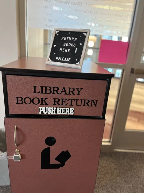 Biểu ngữ "Nhấn vào đây" cho hộp trả sách thư viện - Image 1