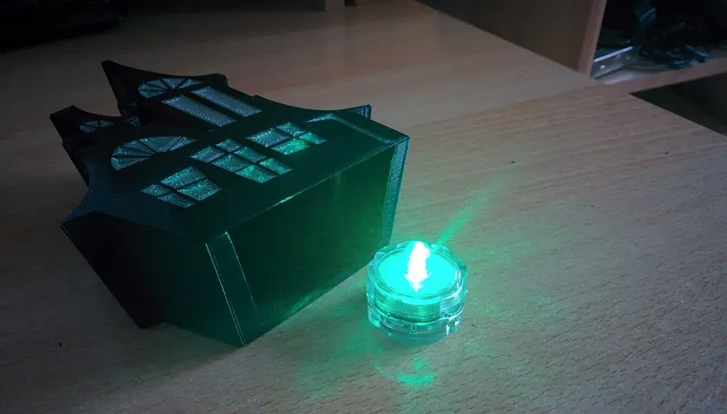 Nhà ma với cửa sổ kính màu in 3D - Image 8