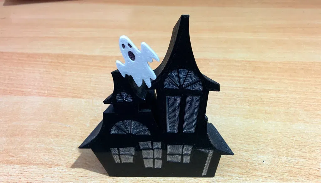 Nhà ma với cửa sổ kính màu in 3D - Image 9