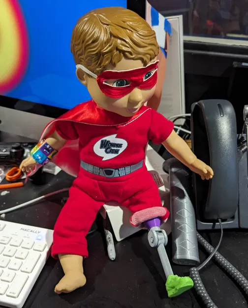 Chân giả cho búp bê trong bệnh viện nhi - Image 2