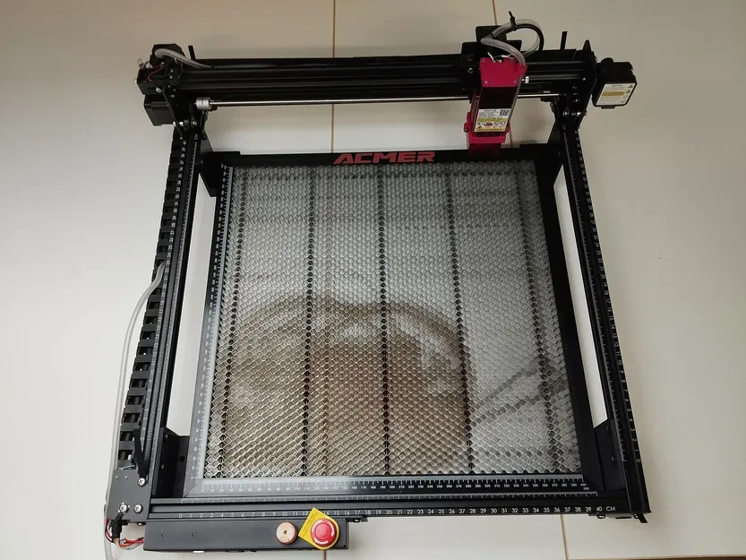 Ortur Laser Master 2 Pro - Chân Bàn Làm Việc Mật Ong - Image 1