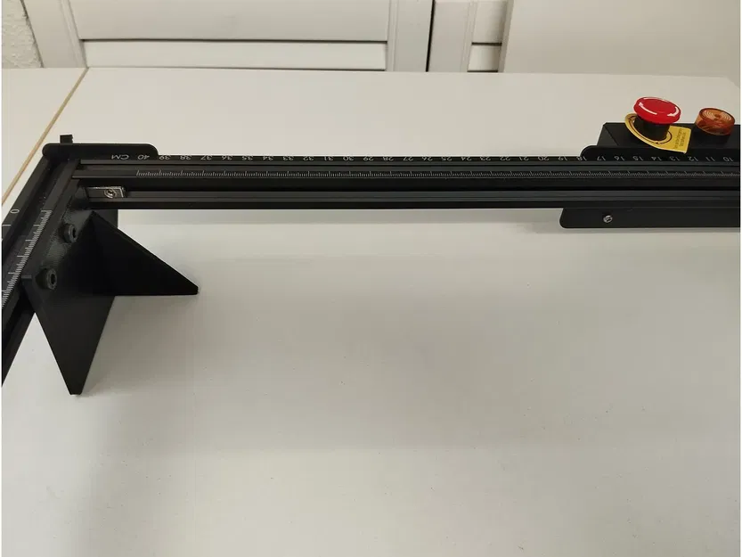 Ortur Laser Master 2 Pro - Chân Bàn Làm Việc Mật Ong - Image 3