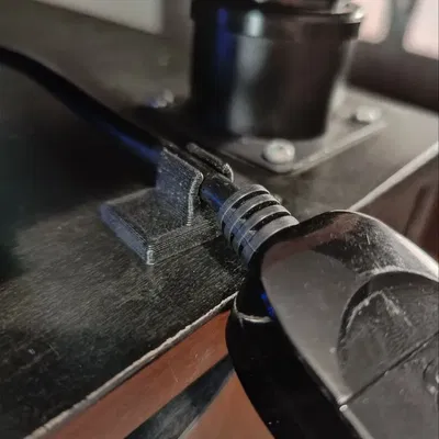 Kẹp dây với giá đỡ băng dính hai mặt