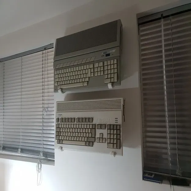 Giá đỡ treo tường cho máy tính Amiga / Atari ST - Image 1