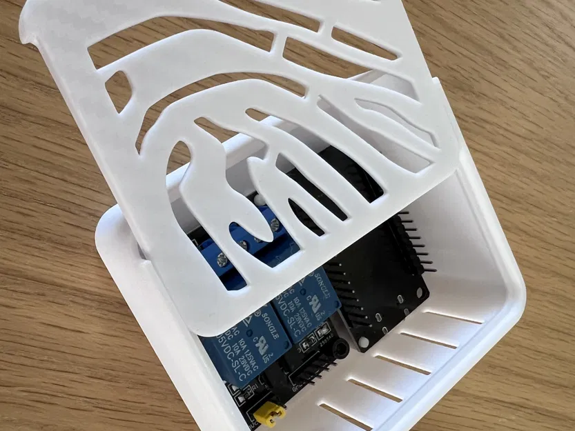Vỏ hộp cho bảng ESP32 và relay đôi - Image 3