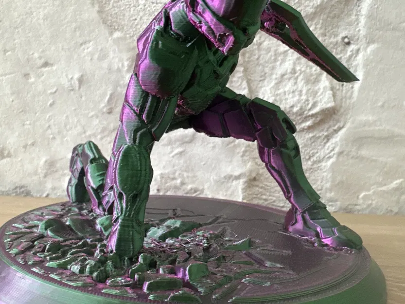 Tượng Master Chief cầm kiếm Energy trong thế giới Halo - Image 1