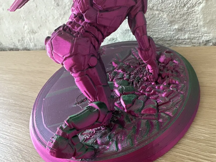 Tượng Master Chief cầm kiếm Energy trong thế giới Halo - Image 4