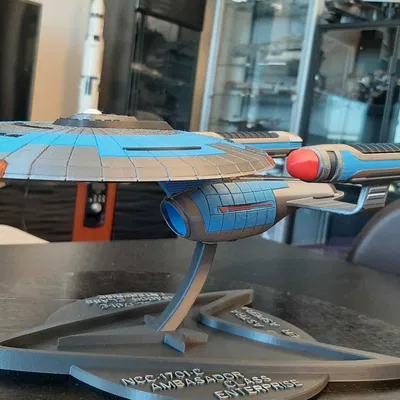 Mô hình tàu USS Enterprise NCC-1701-C lớp Đại sứ trong Star Trek