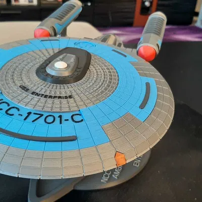 Mô hình tàu USS Enterprise NCC-1701-C lớp Đại sứ trong Star Trek