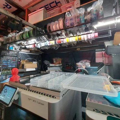 Giá treo filament trên trần nhà