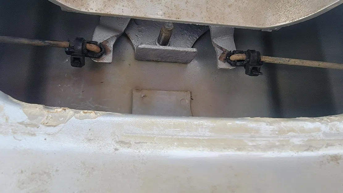 Thay thế tay nắm cửa sau cho xe Duramax 2006 - Image 1