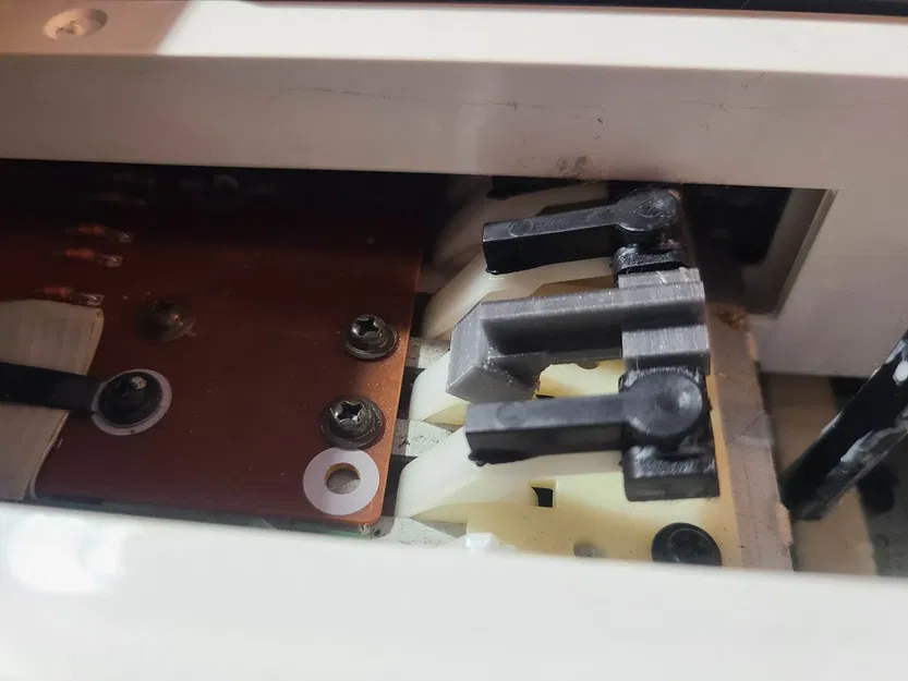 Sửa chữa búa piano Yamaha Clavinova với phụ tùng thay thế - Image 1