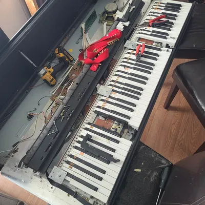 Sửa chữa búa piano Yamaha Clavinova với phụ tùng thay thế