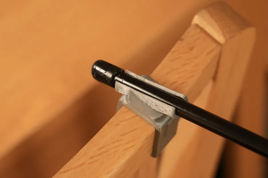 Giá đỡ cho đồ chơi mèo gắn trên ghế - Image 3