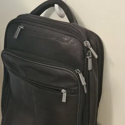 Móc treo tường với tab gỡ bỏ ẩn cho băng dính Command