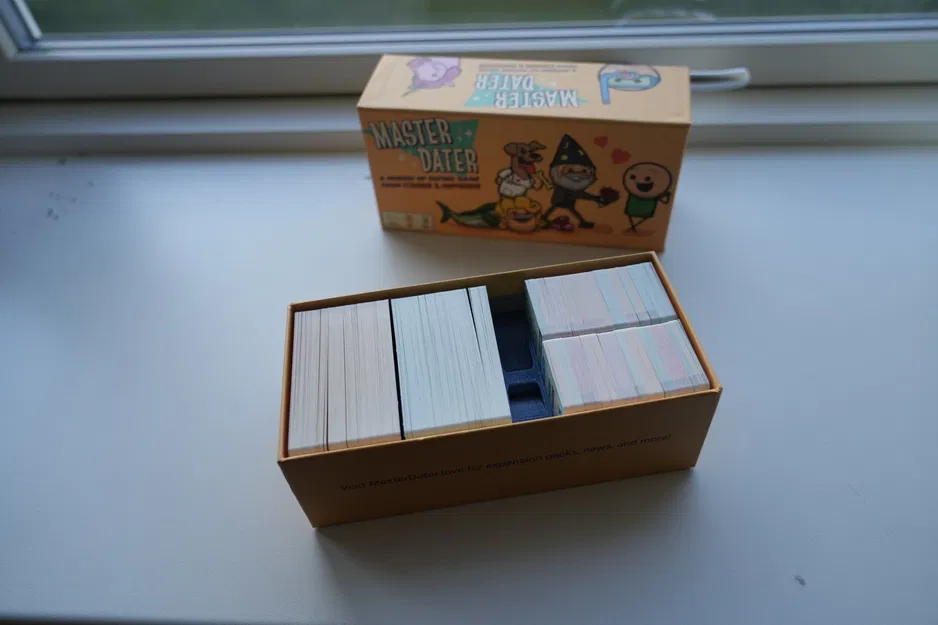 Giá đỡ thẻ bài Master Dater cho trò chơi Cyanide and Happiness - Image 2