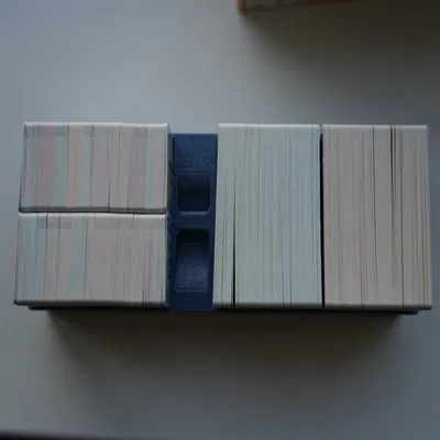 Giá đỡ thẻ bài Master Dater cho trò chơi Cyanide and Happiness