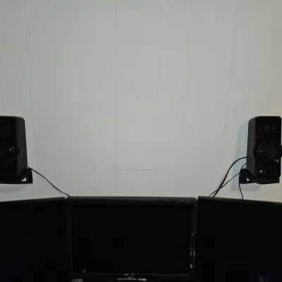 Giá đỡ loa treo tường thiết kế đơn giản