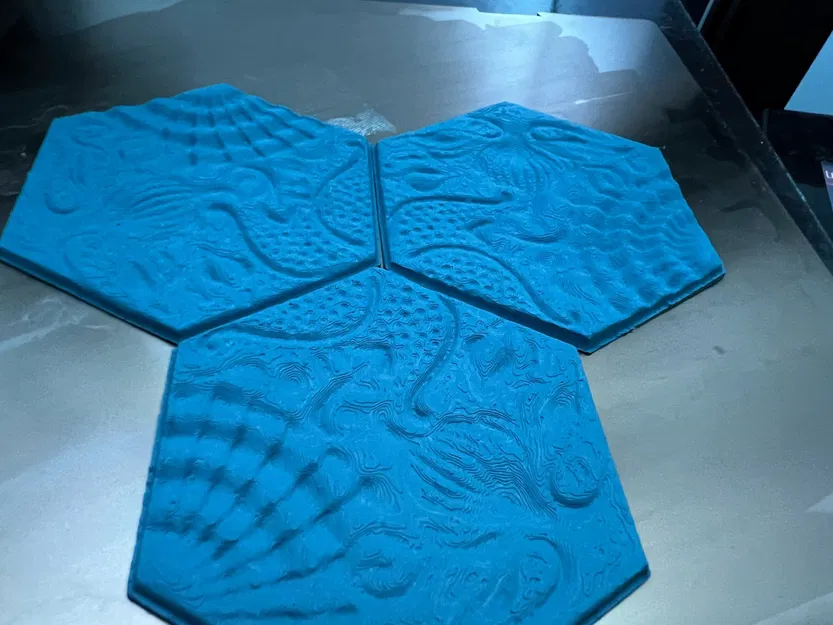 Gạch lục giác Gaudi trên vỉa hè Barcelona - Image 1