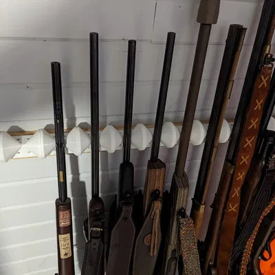 Giá đỡ súng trường gắn vít cho tủ hoặc kệ