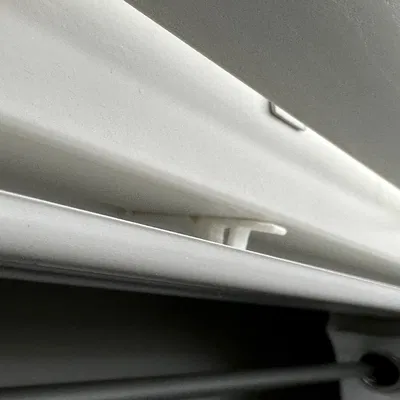 Kẹp che nắng vinyl thay thế cho rèm cửa