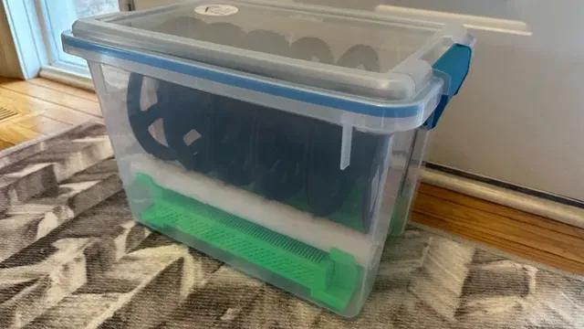 Hộp khô 20 quart Sterilite #19324306 với khay silica - Image 1