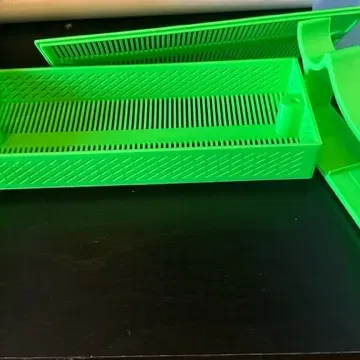 Hộp khô 20 quart Sterilite #19324306 với khay silica