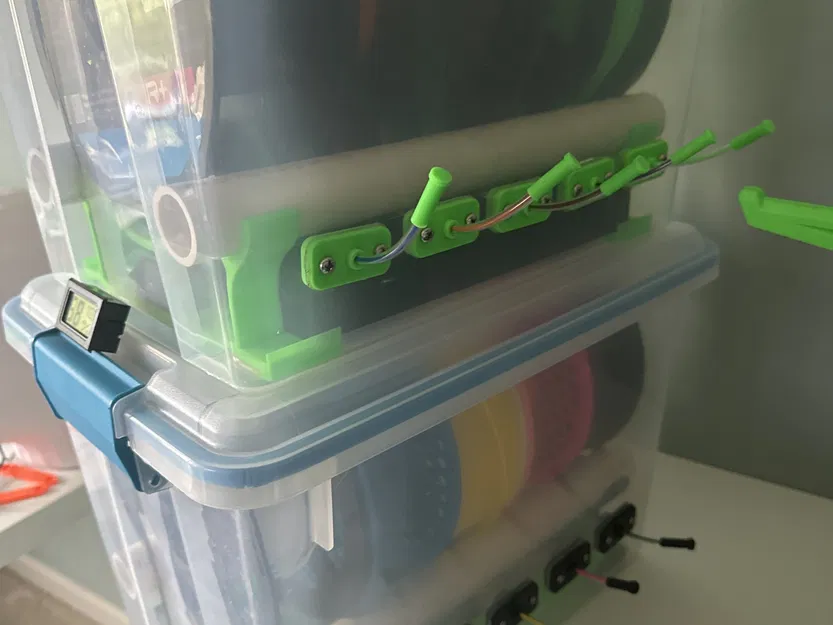 Hộp khô 20 quart Sterilite #19324306 với khay silica - Image 7