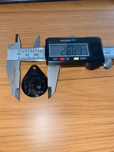 Móc khóa nhỏ với hình in nhà - Image 1