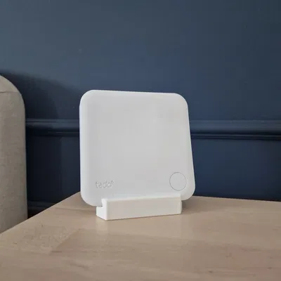 Giá đỡ thermostat WIFI Tado đơn giản