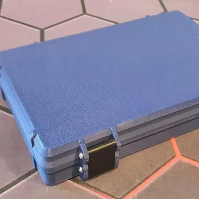 Hộp chứa Pokit Pro với khay phụ kiện trong hộp Rugged