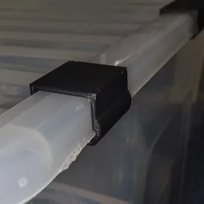 Hộp lưu trữ Crystal Wham với kẹp giữ nắp