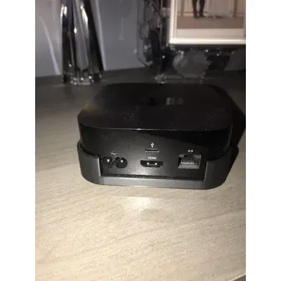 Giá đỡ Apple TV 4 với thiết kế thông gió