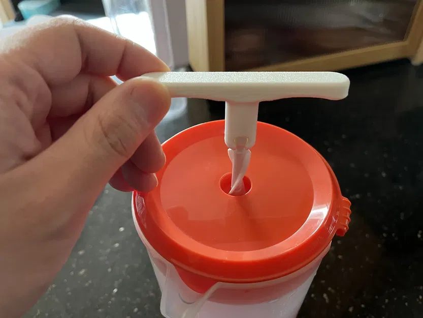 Tay cầm thay thế cho bình trộn sữa Dr. Brown - Image 1