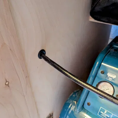 Lỗ thông hơi cho ống khí nén qua ván ép 3/4