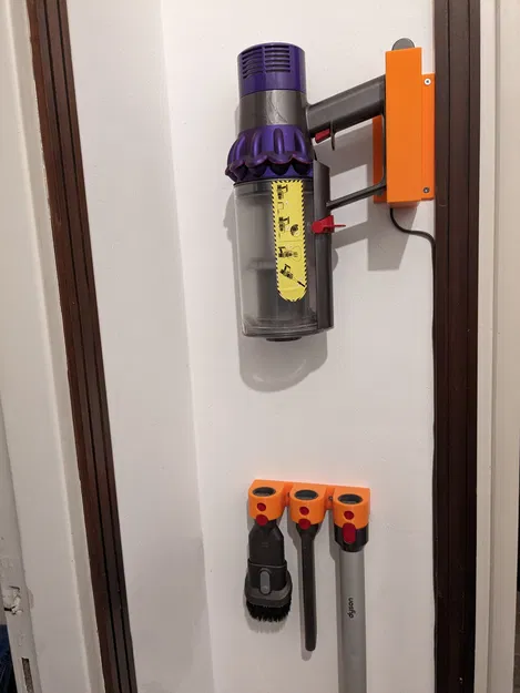 Giá treo tường tiết kiệm không gian Dyson SV12 với bộ sạc điện - Image 1